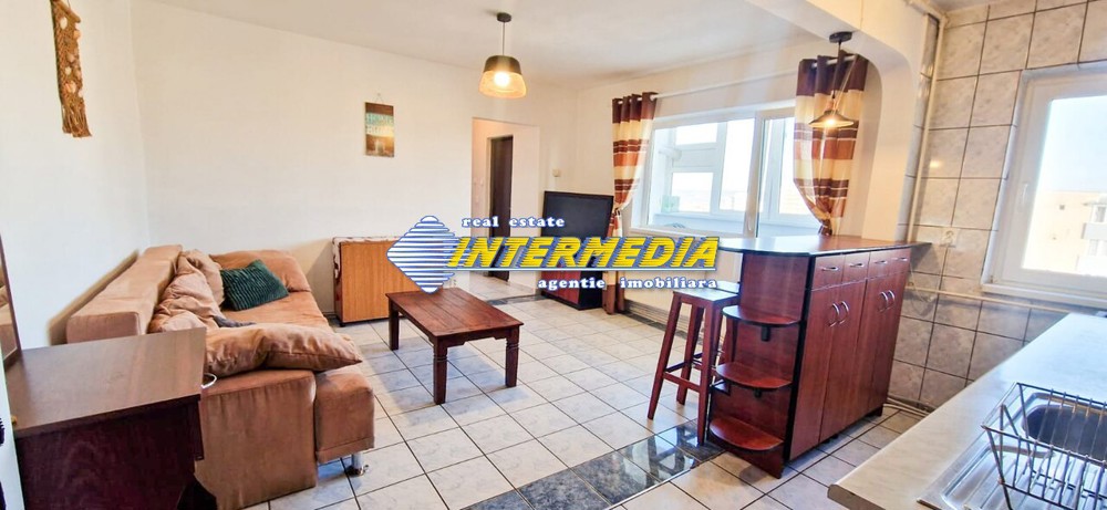 Apartament cu 3 dormitoare si living de inchiriat, Zona CETATE Bulevard