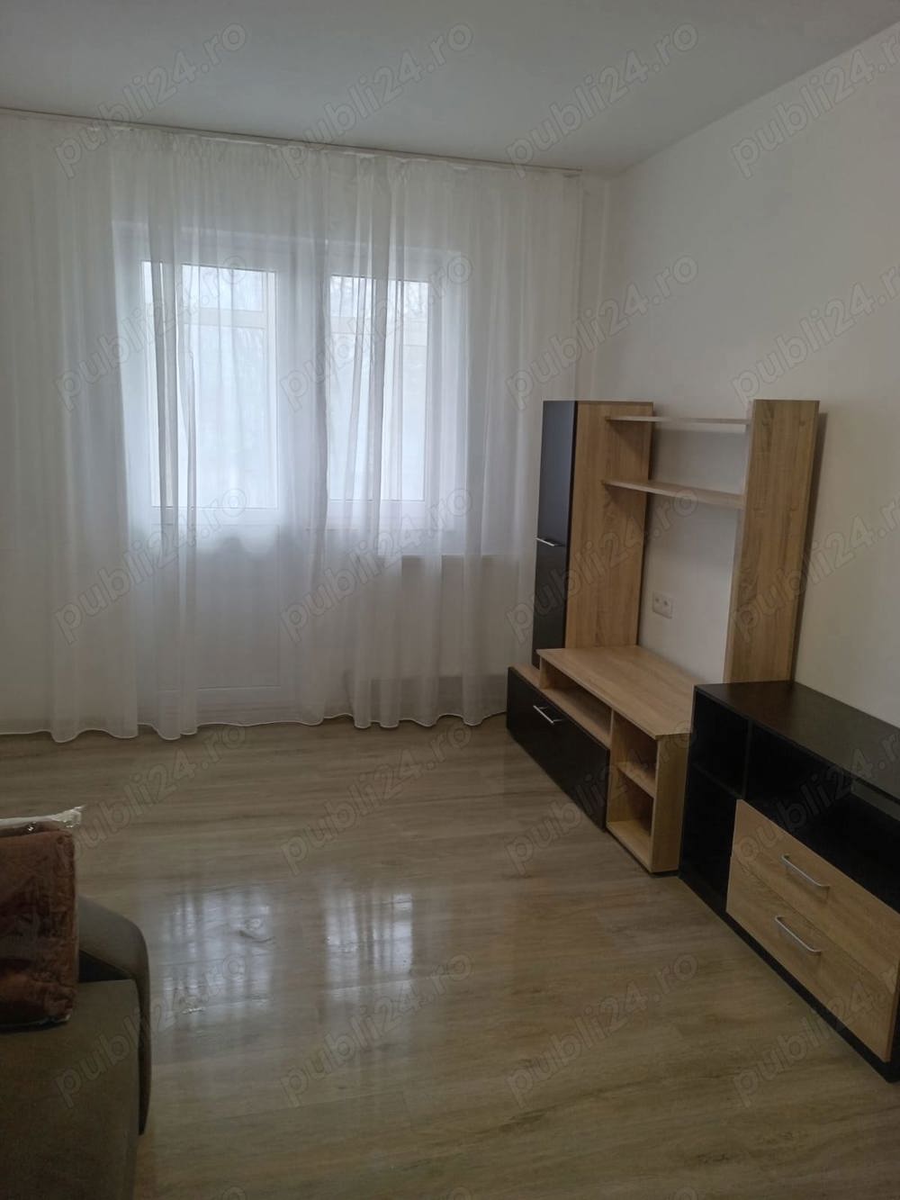 Ofer spre închiriere apartament cu 2 camere etj 3