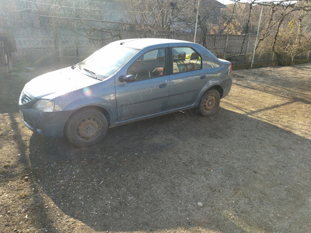 Vând Dacia Logan