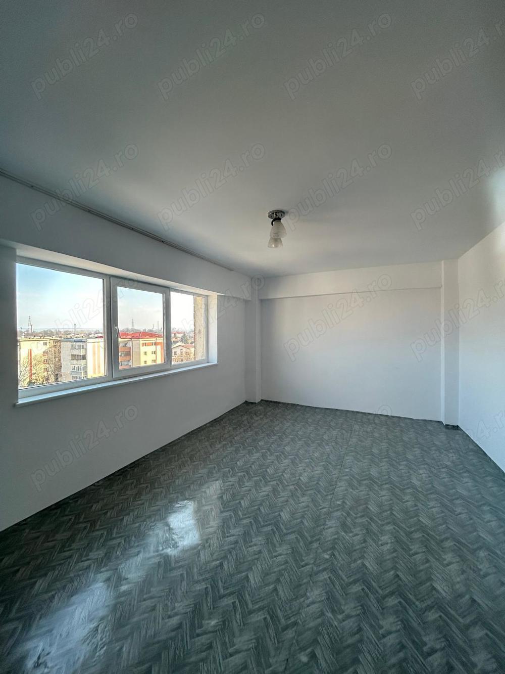 De vânzare apartament cu 3 camere, situat pe Bd.Bucuresti, vis-a-vis de Parcul Mihai Viteazu