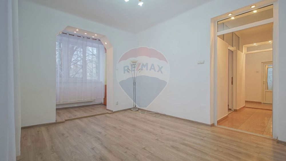 Apart. 2 camere - ideal locuință, birou sau investiție | Str. Toamnei