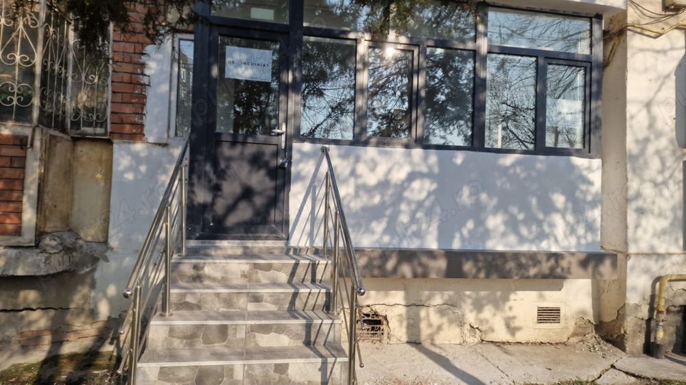 Inchiriez spatiu, 1 Mai, vizavi Confectii, scara exterioara.