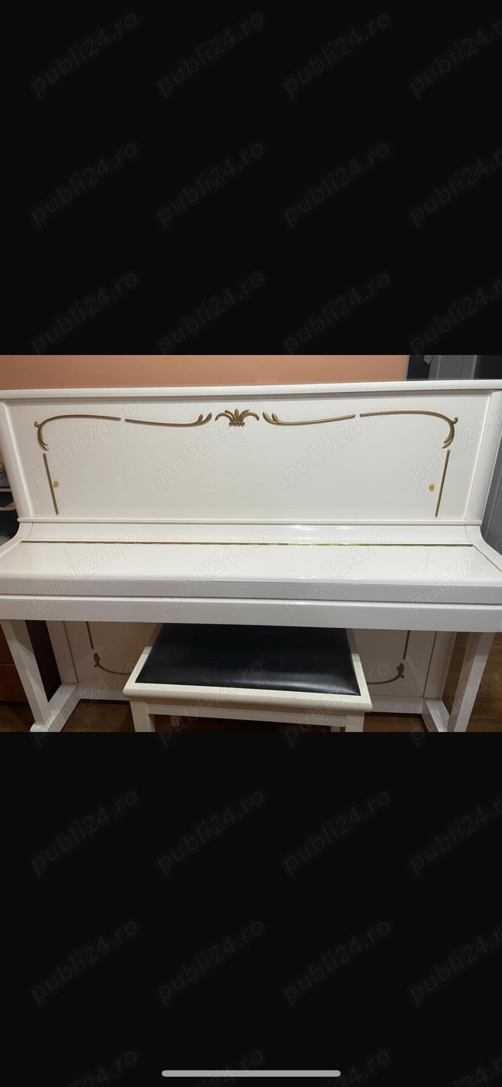 Vând pianina Milton!