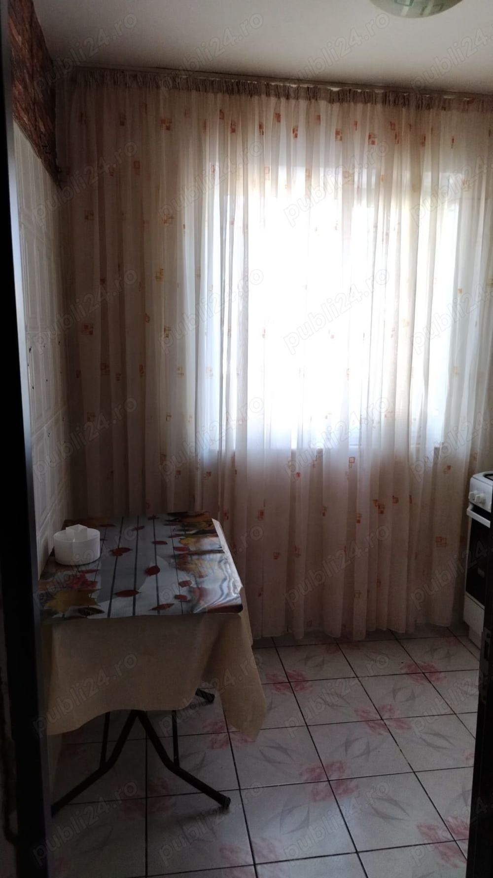 Închiriez apartament cu 3 camere