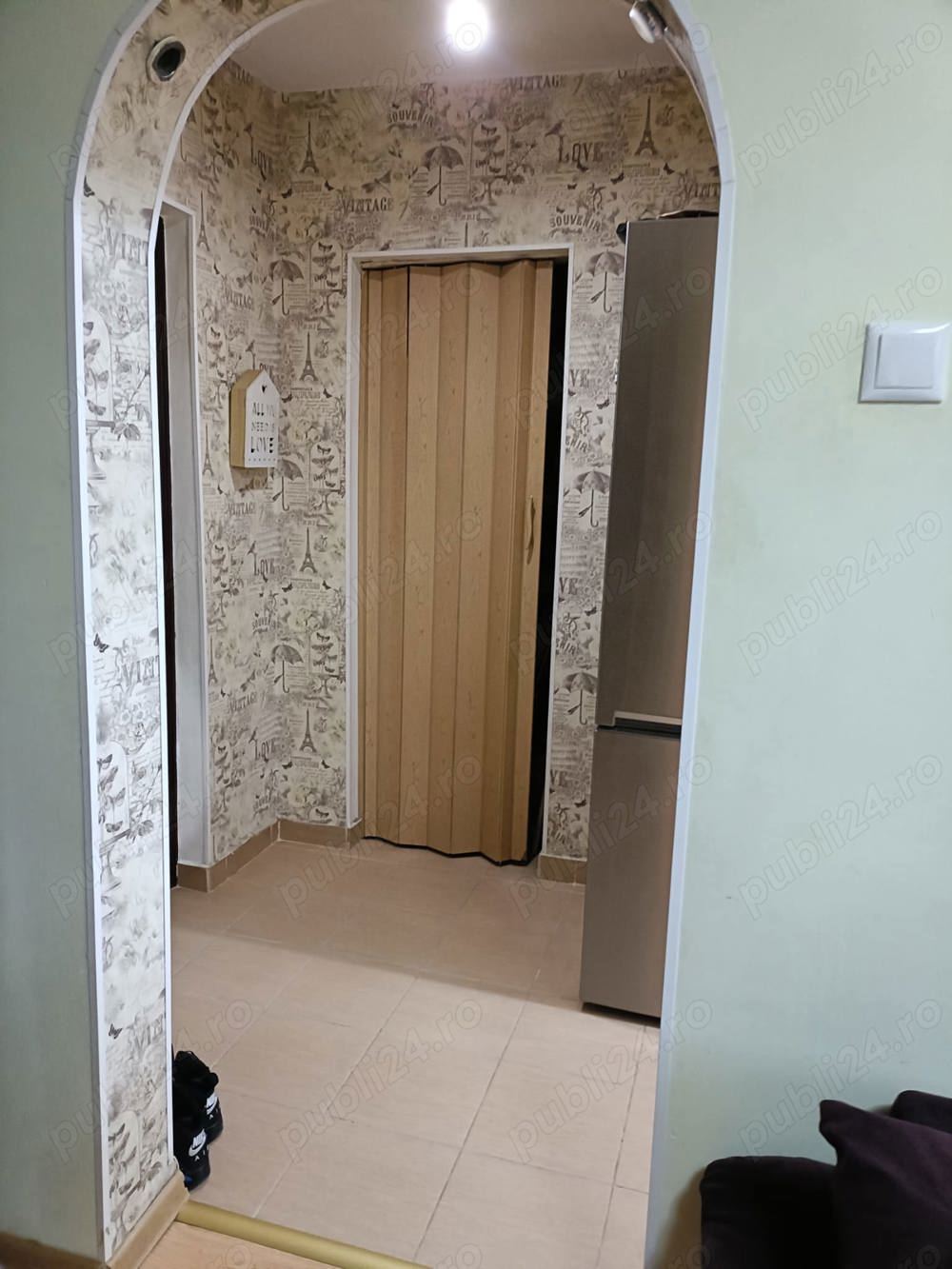 Închiriez apartament 3 camere, mobilat-utilat, cu centrala termica, etaj 2, Cina_B-dul Pandurilor