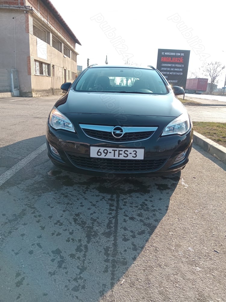 Opel Astra j 2012 . 1.3 mtj