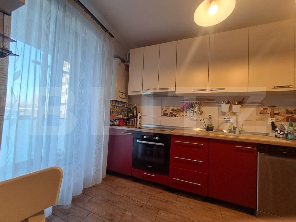 Apartament de vanzare, cu 3 camere, 98 mp, zona-Tractoru