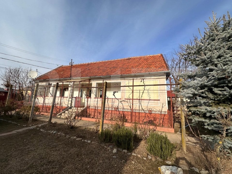 Casa de vanzare, cu 2 camere, 65 mp, Oradea