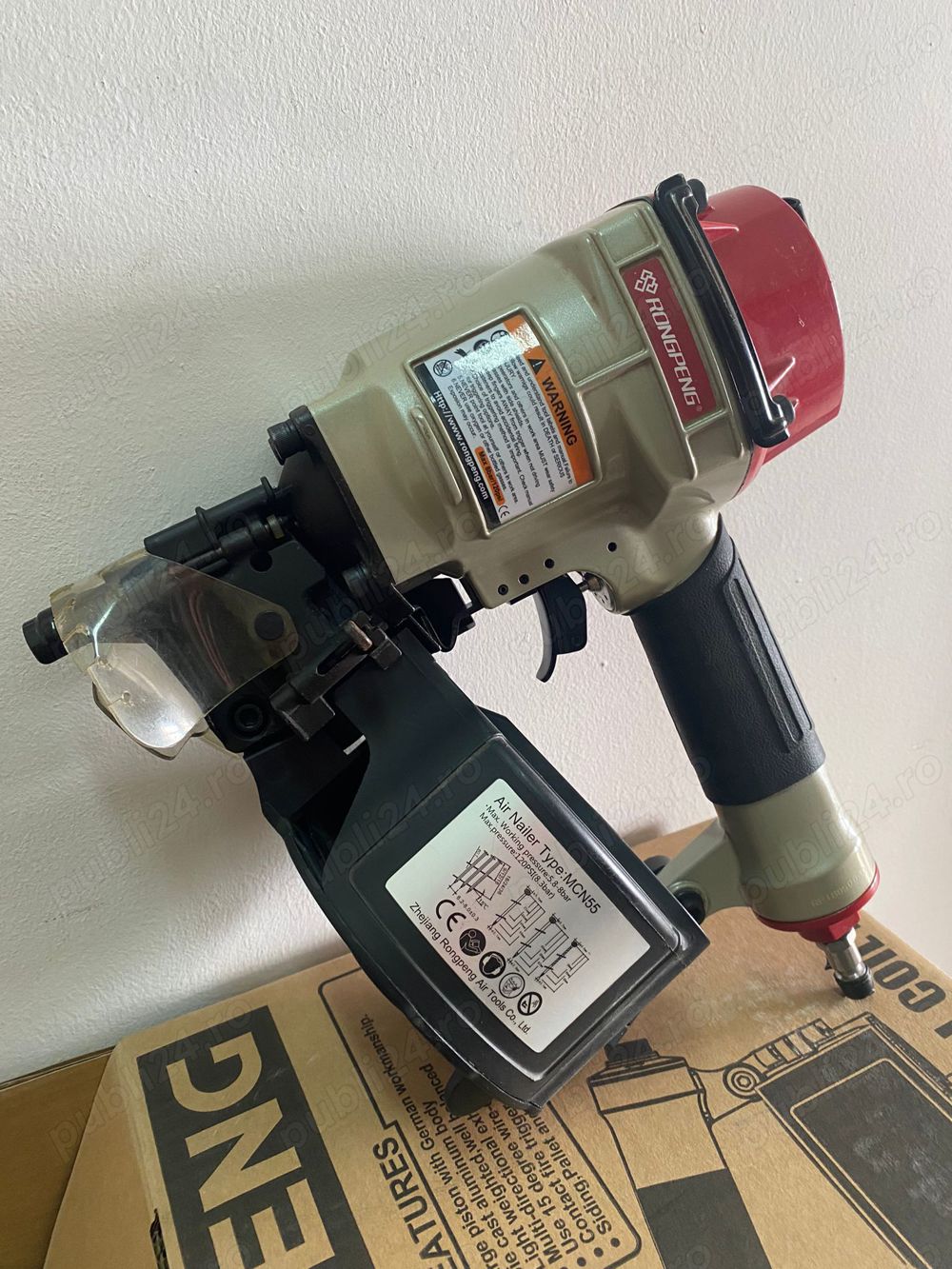 Pistol pneumatic batut cuie