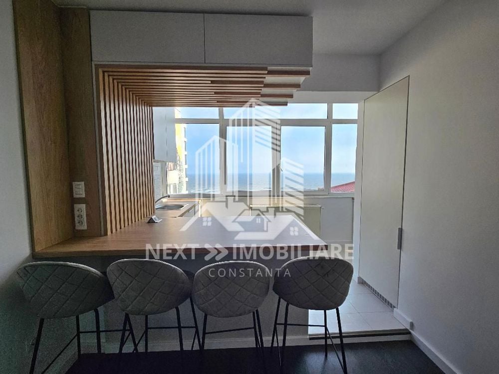 Apartament central de inchiriat - 3 camere cu vedere superba la mare