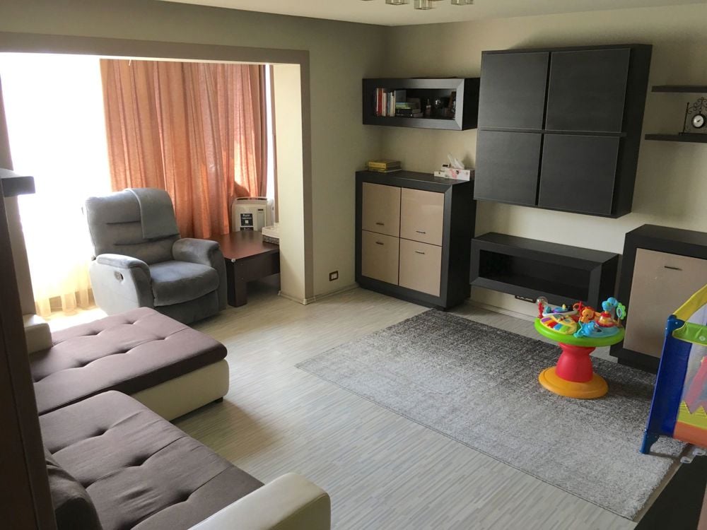 Apartament cu 3 camere decomandat, 2 bai, Et. 2/4, zona Lugojului!