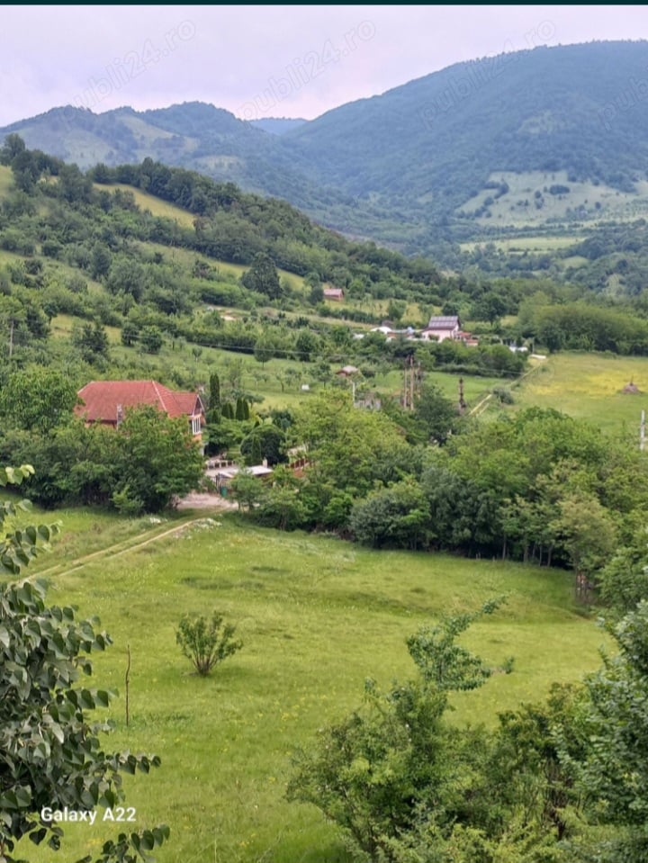 Teren de vanzare pt casa locuit..pensiune..cabana..