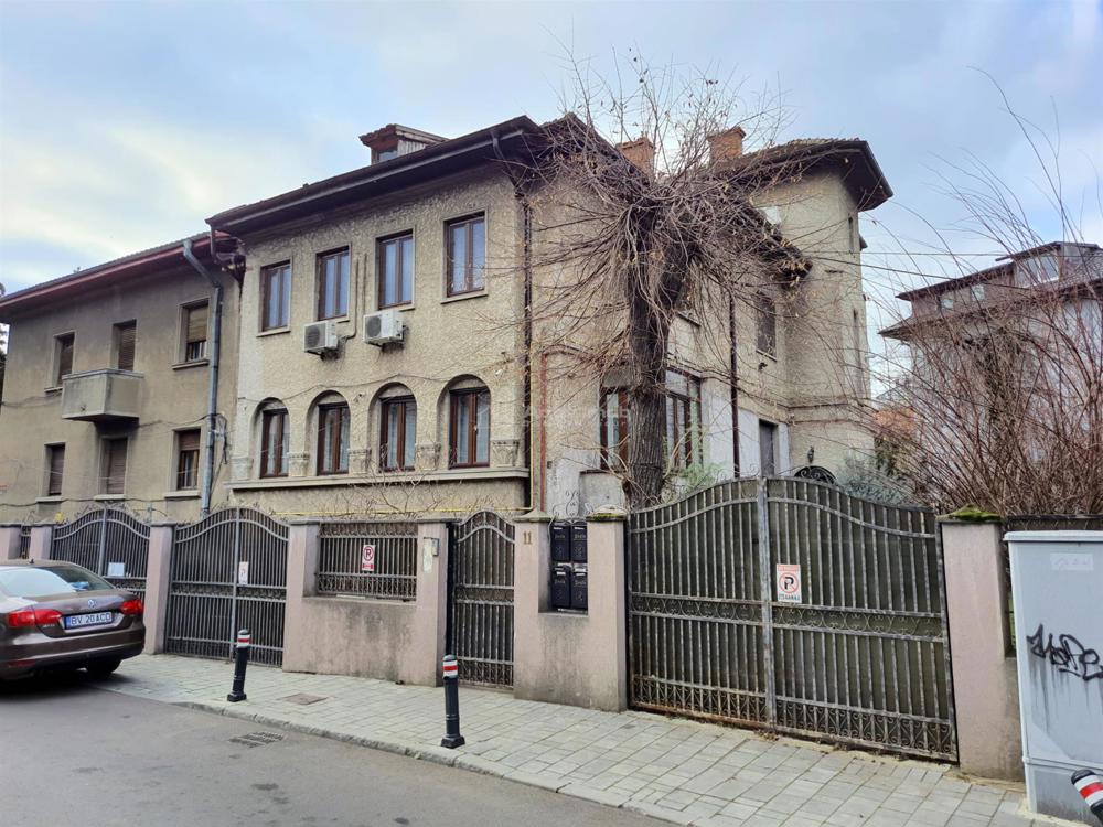 4 cam floreasca, plus 1 cam mansarda(birou), in vila, curte, garaj