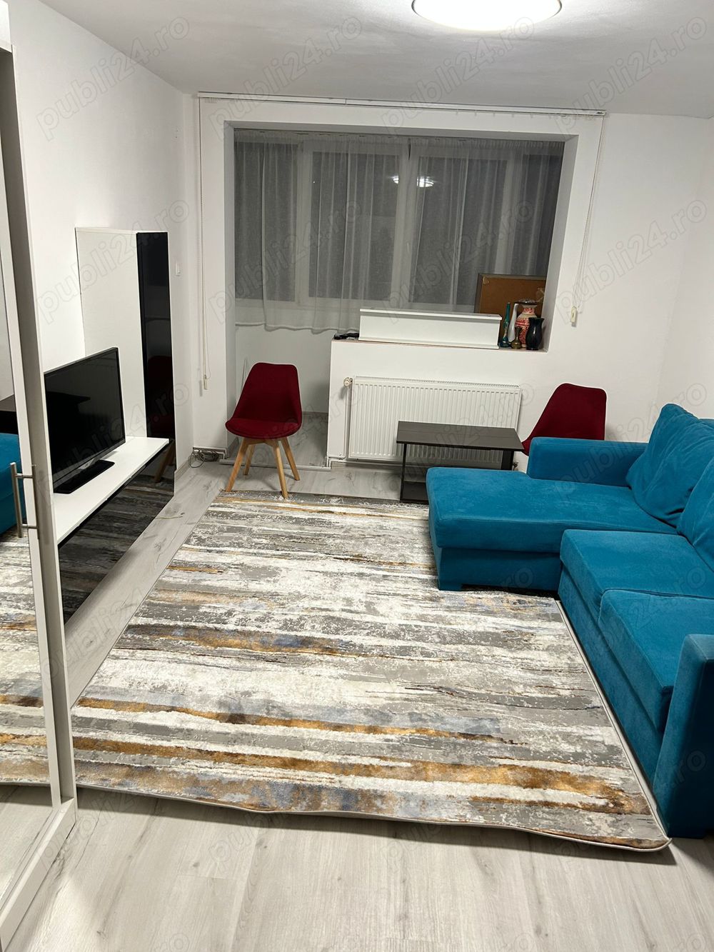 Închiriez apartament cu 2 camere