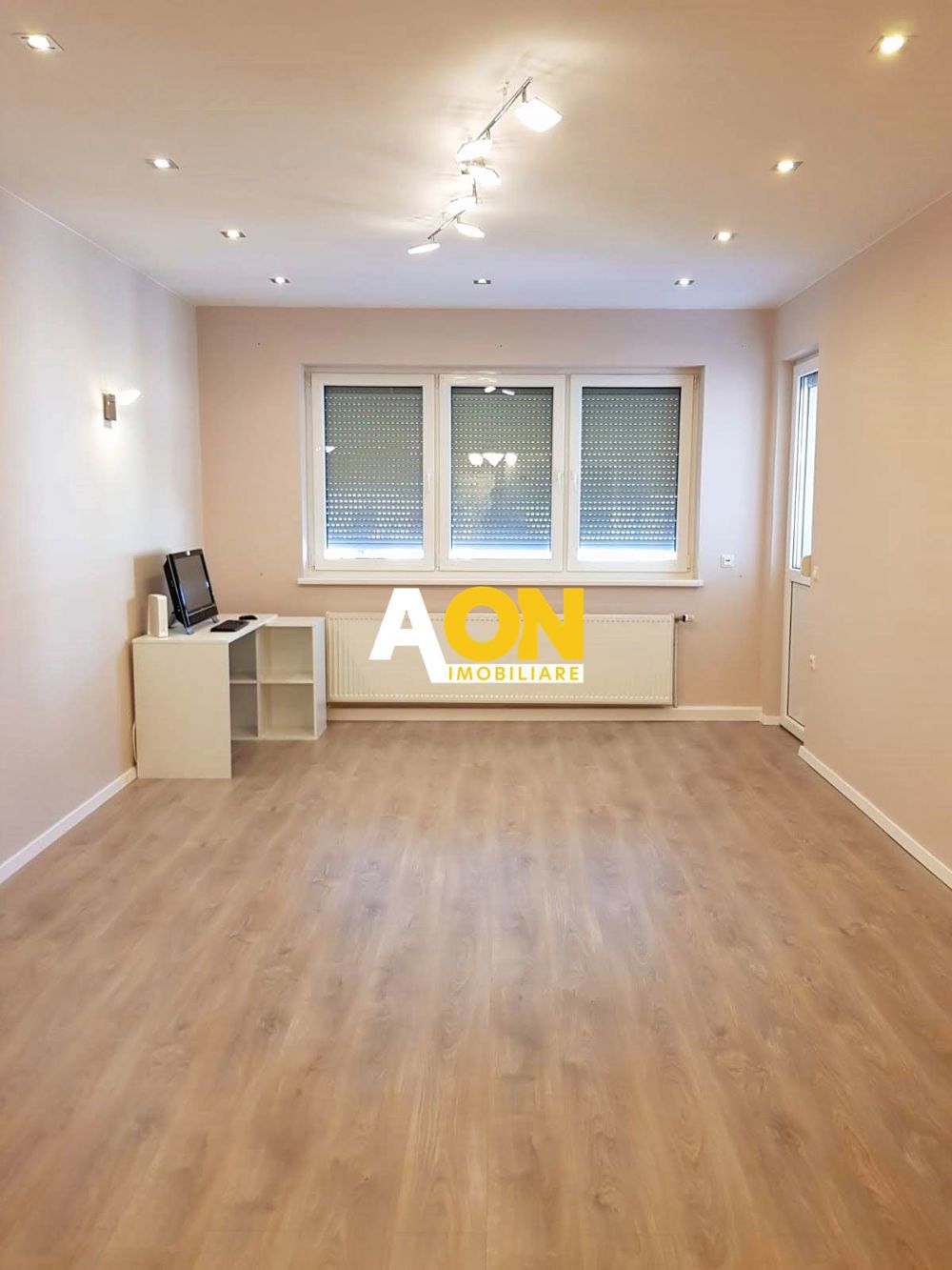 Apartament 4 camere, 102 mp utili + boxa la subsol, Cetate