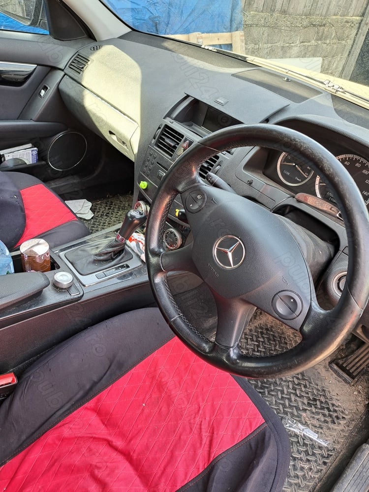 Vand mercedes c200 volan pe dreapta