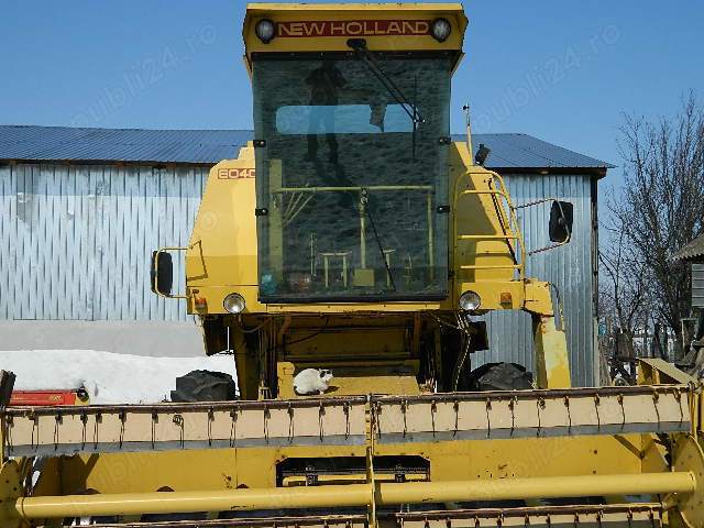 Vand sau dezmembrez combina new holland