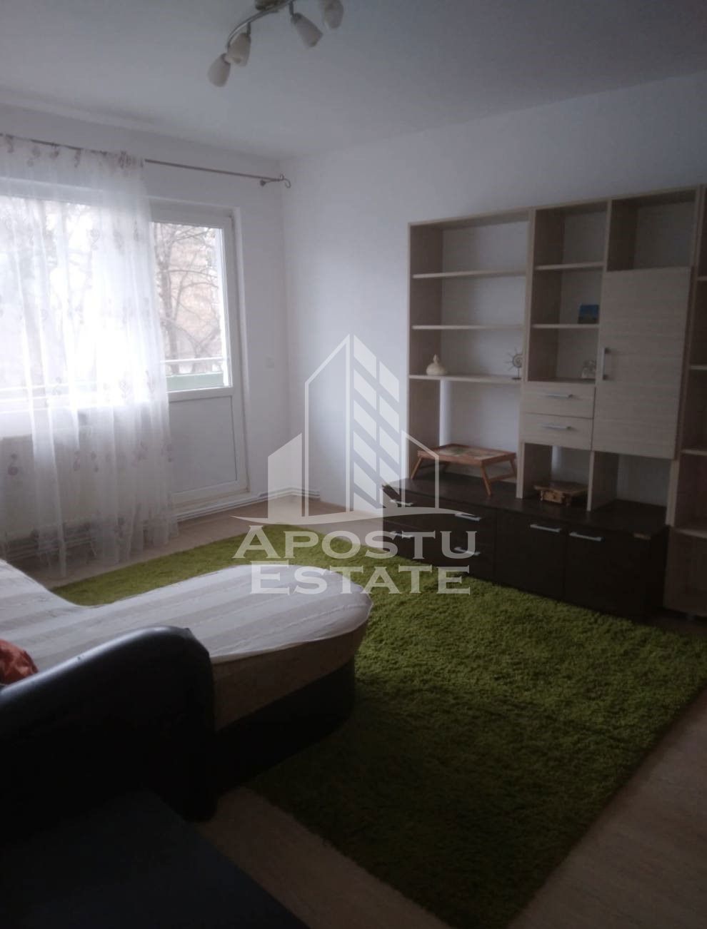 Apartament 4 camere,  2 bai, decomandat, Dacia