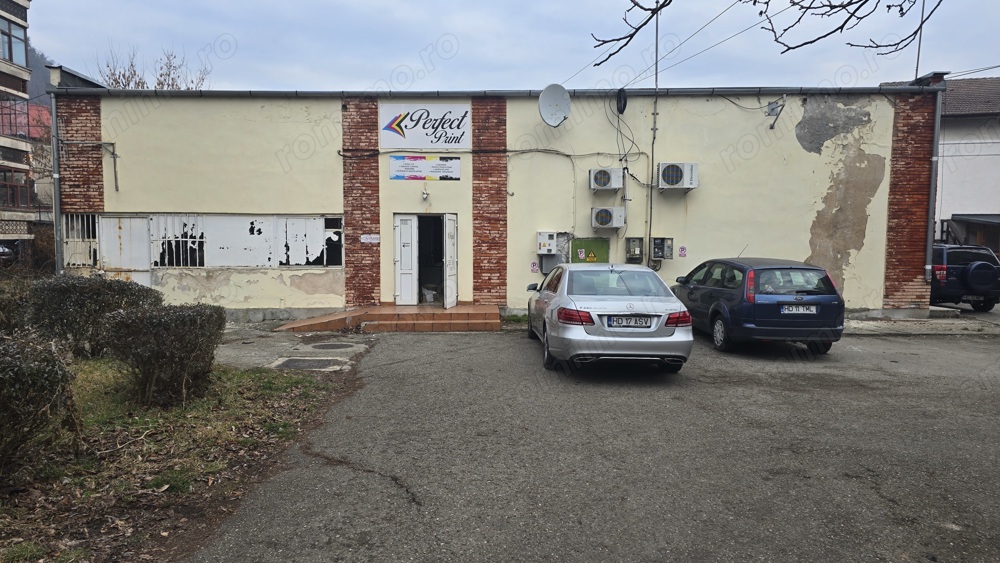 Inchiriez spatiu comercial in Deva, zona Avram Iancu (fostul Punct Termic), suprafata utila 135 mp,