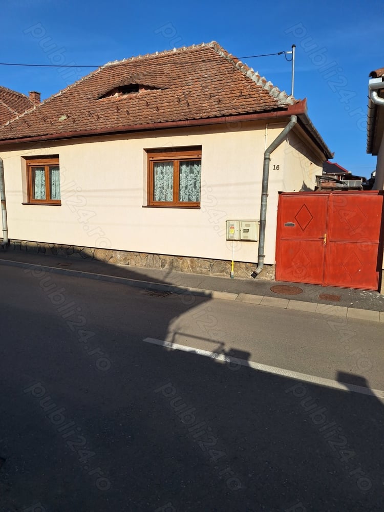 Vand sau schimb casa 2 camere zona Resita