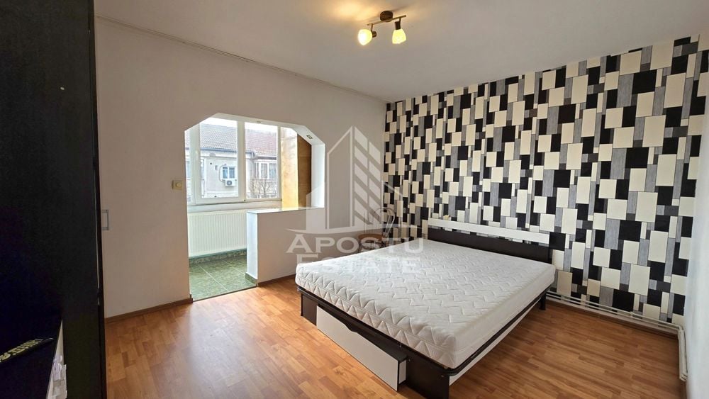 Apartament cu 2 camere si 2 balcoane, centrala proprie, zona Bucovina