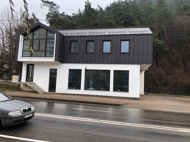 Inchiriez spatiu comercial  parter