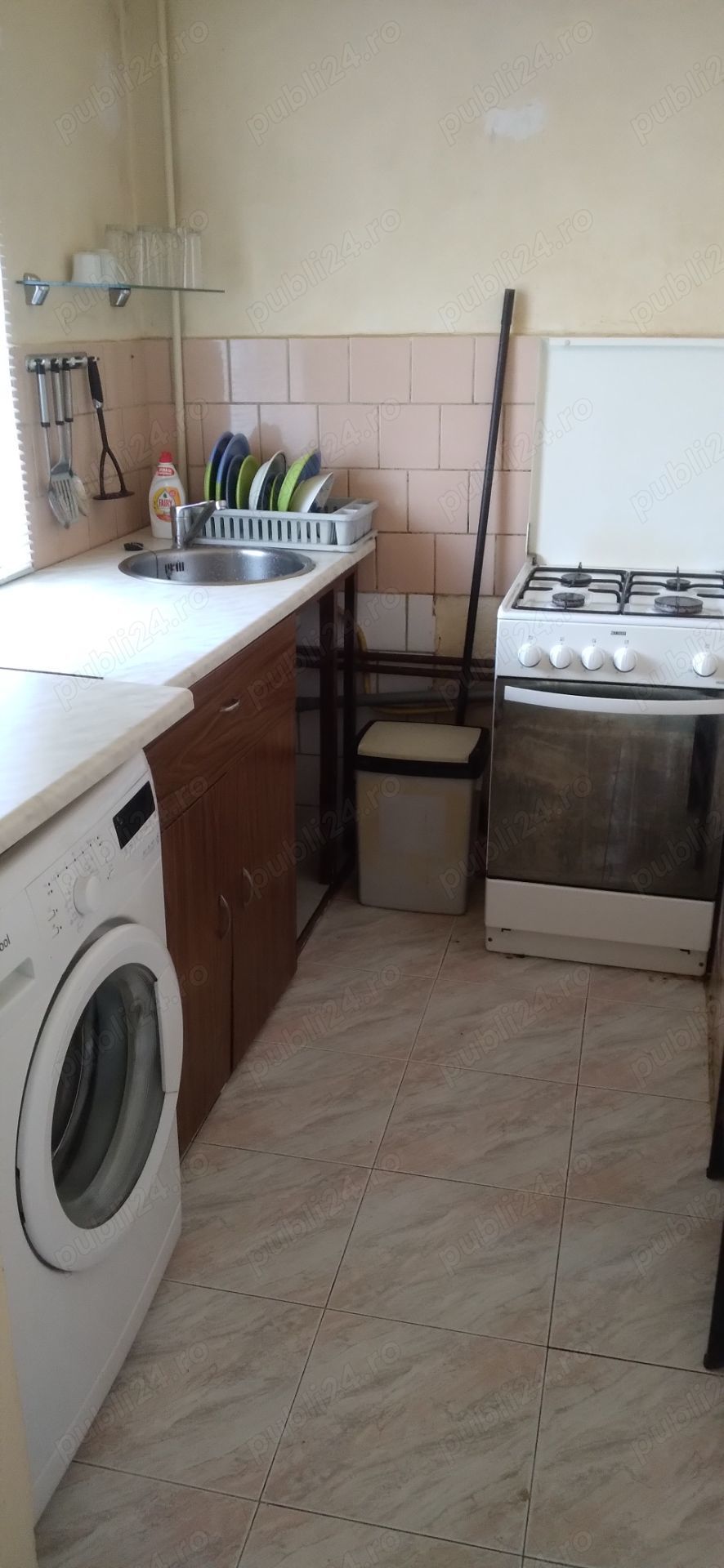 Închiriez apartament o cameră 28mp zona Lunei - Șt. O. Iosif preț 1100 lei. 