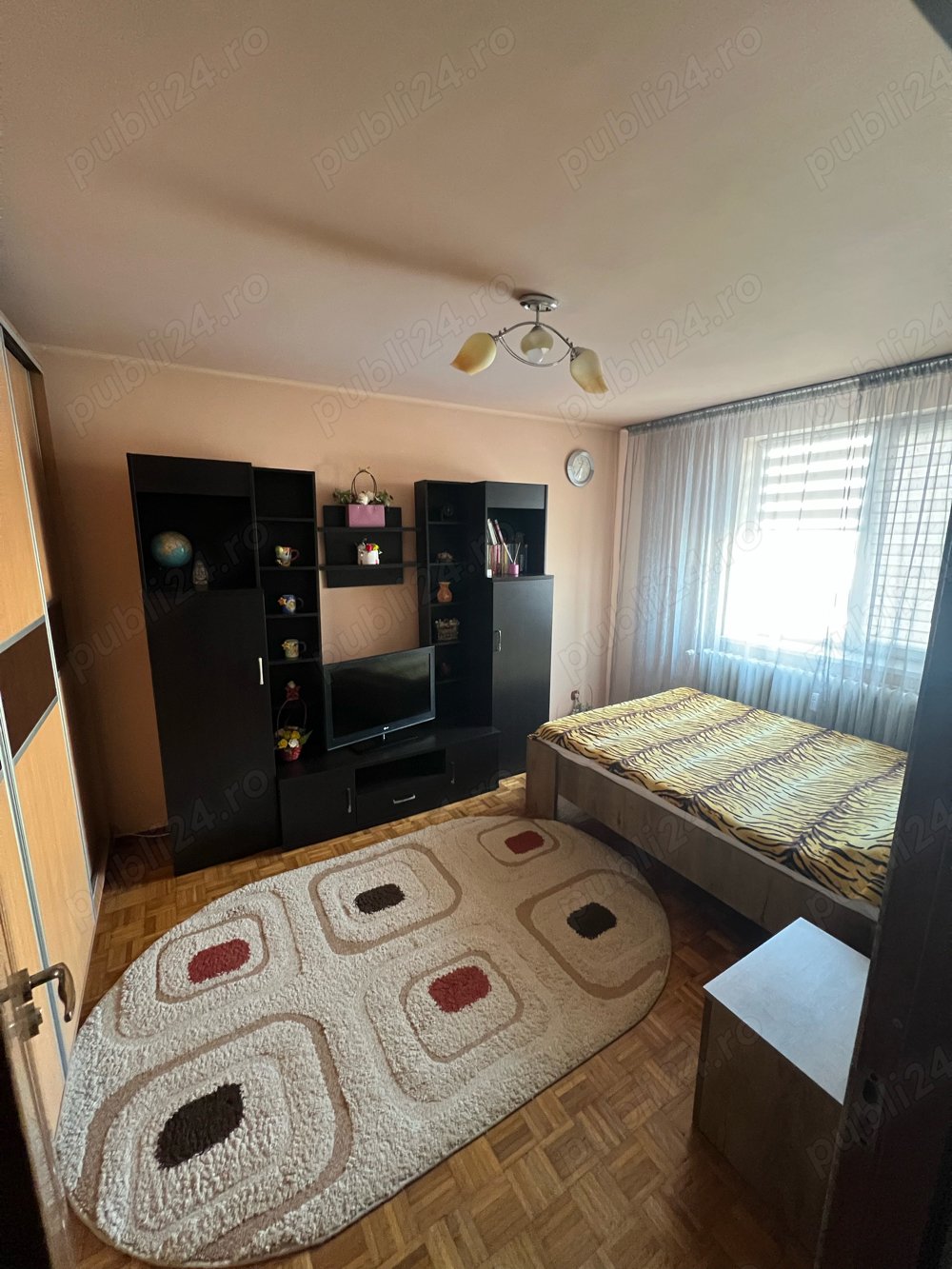 Inchiriez apartmanent 2 camere decomandat - zona Rovine Calea Bucuresti