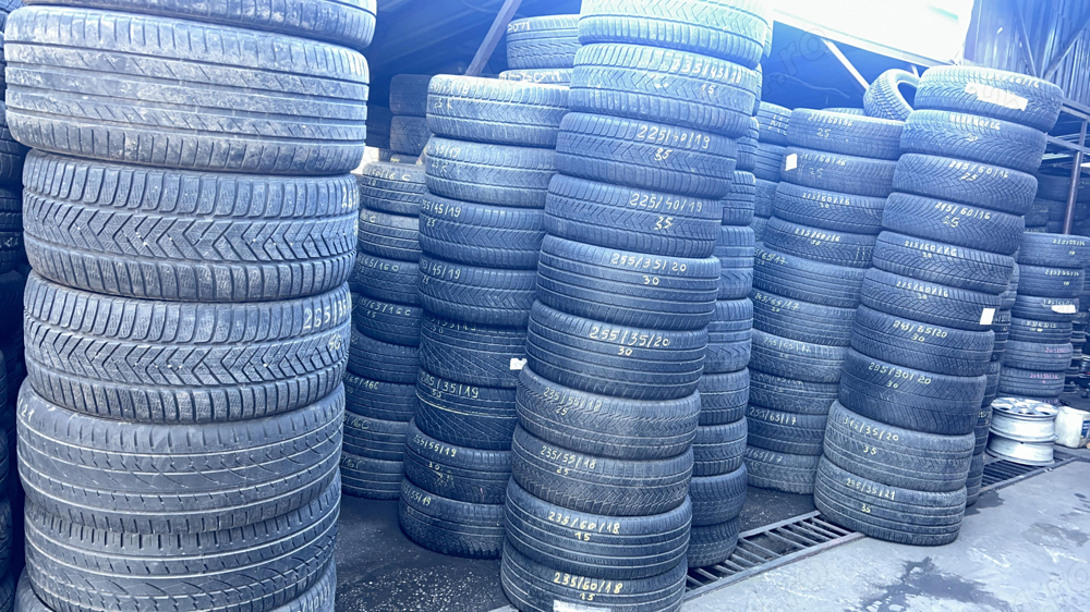 vand anvelope toate dimensiunile  cu preturi  incepand de la 80 lei bucata. asiguram montajul cost!