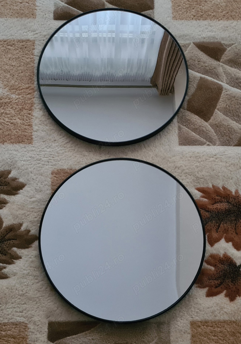 Vând două oglinzi de perete în stare excelentă!