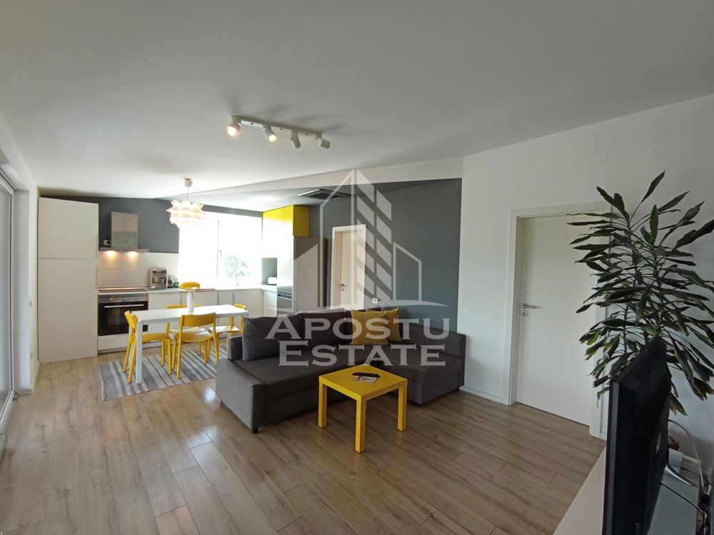 Apartament cu 3 camere, tip penthouse, loc de parcare, zona Crisan