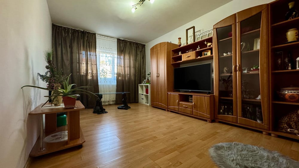 Apartament 2 camere, decomandat, 50 mp, zona Aradului