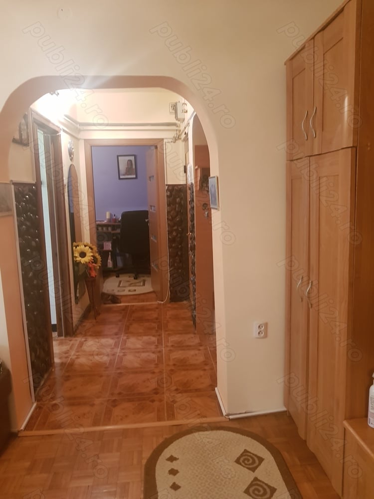 Apartament 3 camere semidecomandat etaj 4