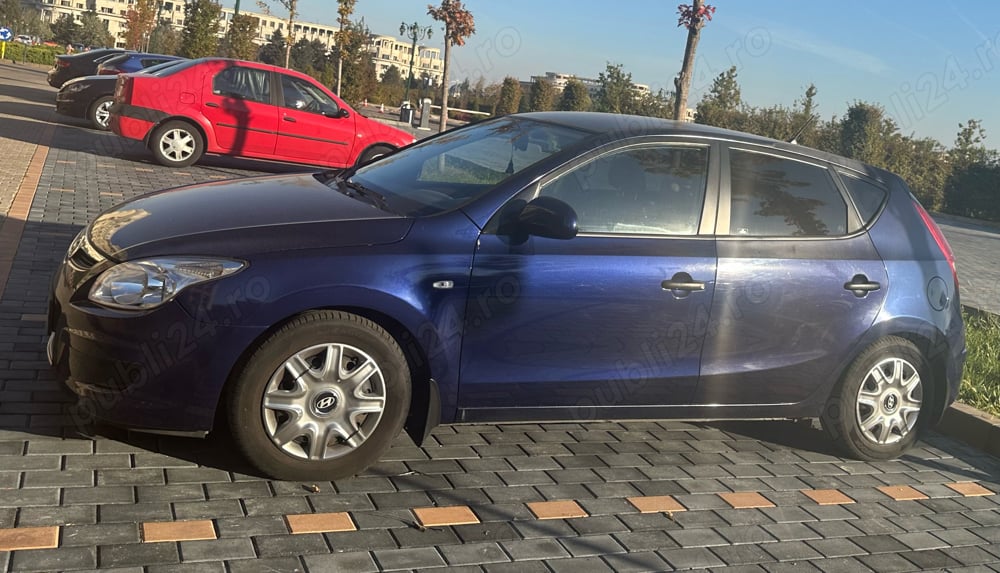 Vând Hyundai i30, benzina, 1396 cm3, din 2009, 110 CP, culoare albastru