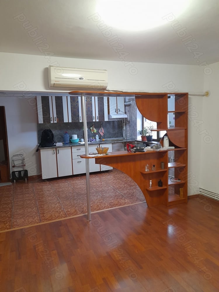 Schimb  apartament  cu garsonieră la parter zona garsonierelor în bloc. cu apartamente sau casă  