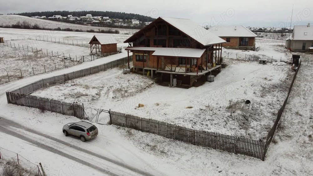 De vânzare un imobil cu 4 nivele