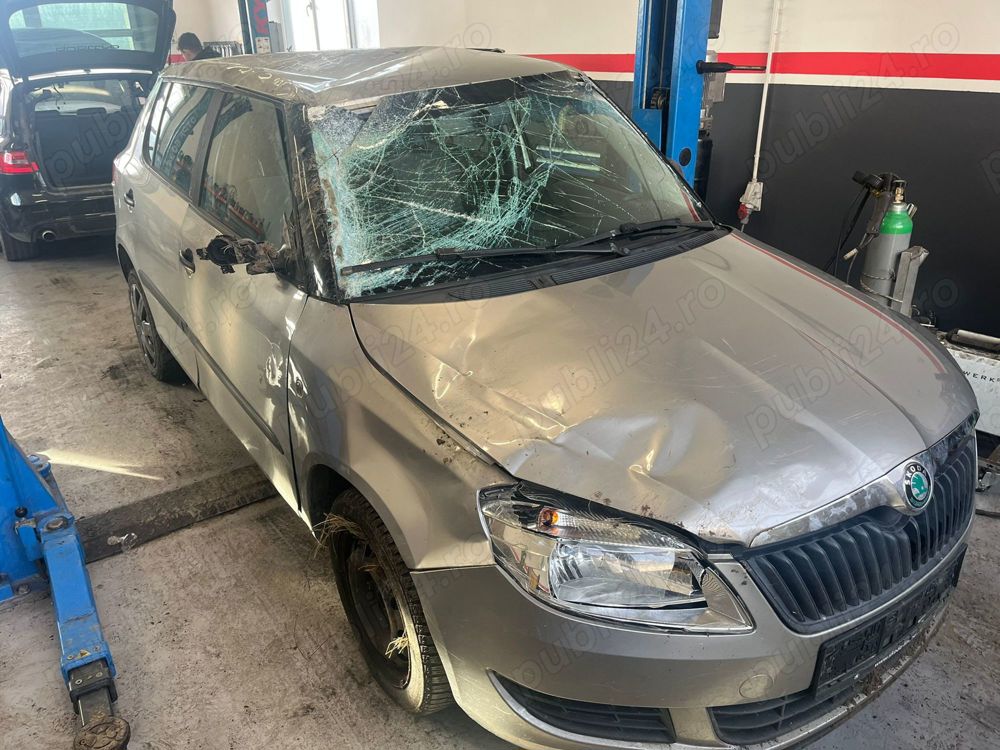 SKODA Fabia 2012, 1.6 TDI, 167000 km AVARIAT