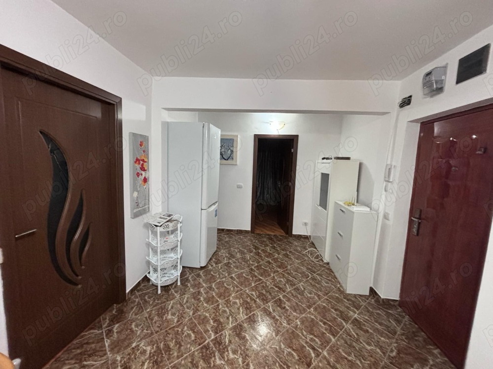 Vand apartament cu 3 camere