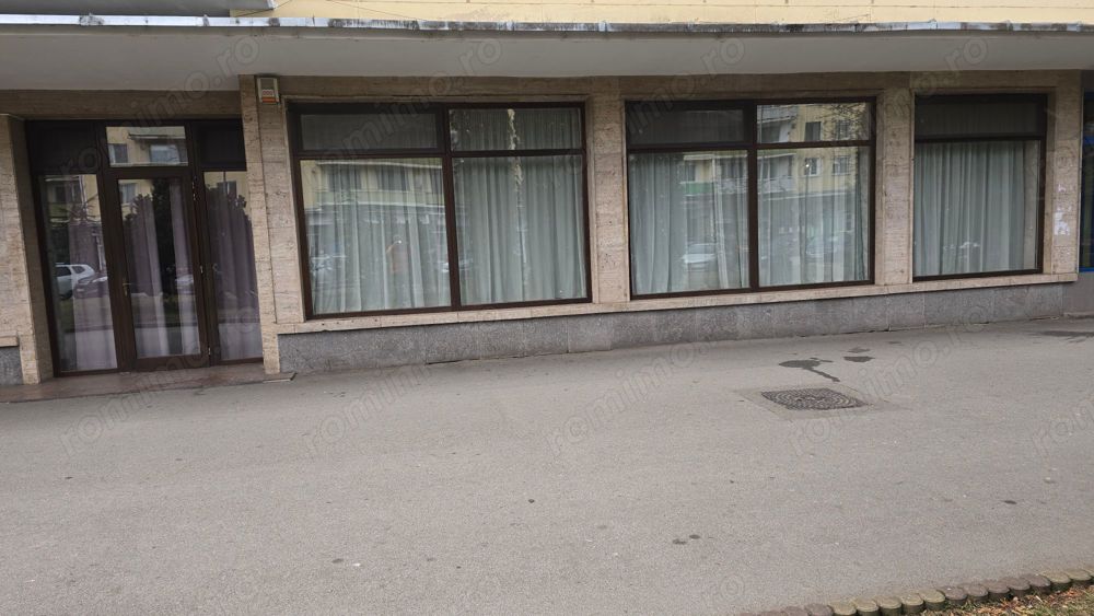 Inchiriez spatiu comercial in Deva, zona 1 Decembrie (Ultracentral), suprafata utila 120 mp,