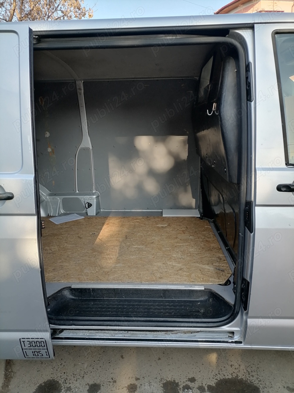 Vând autoutilitara VW T5 