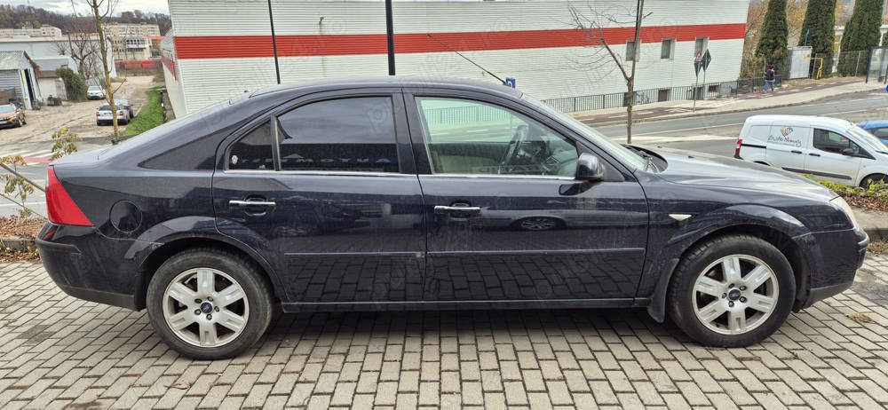 Vând Ford Mondeo mk3, pentru reparat sau dezmembrat