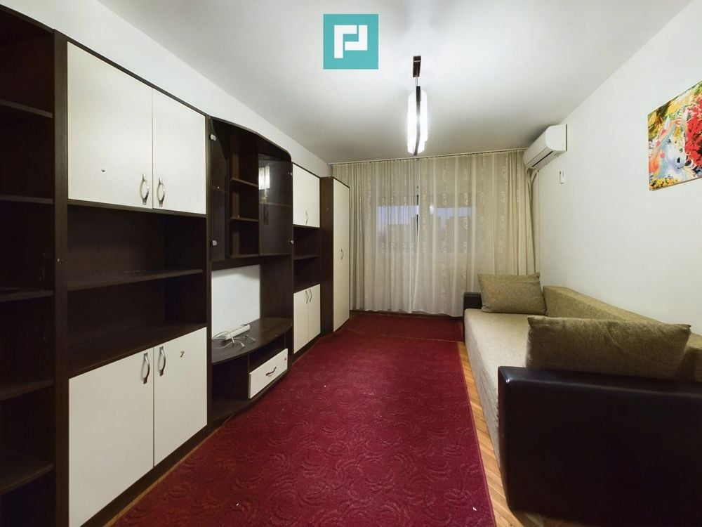 Apartament cu 3 camere decomandat în Vlaicu