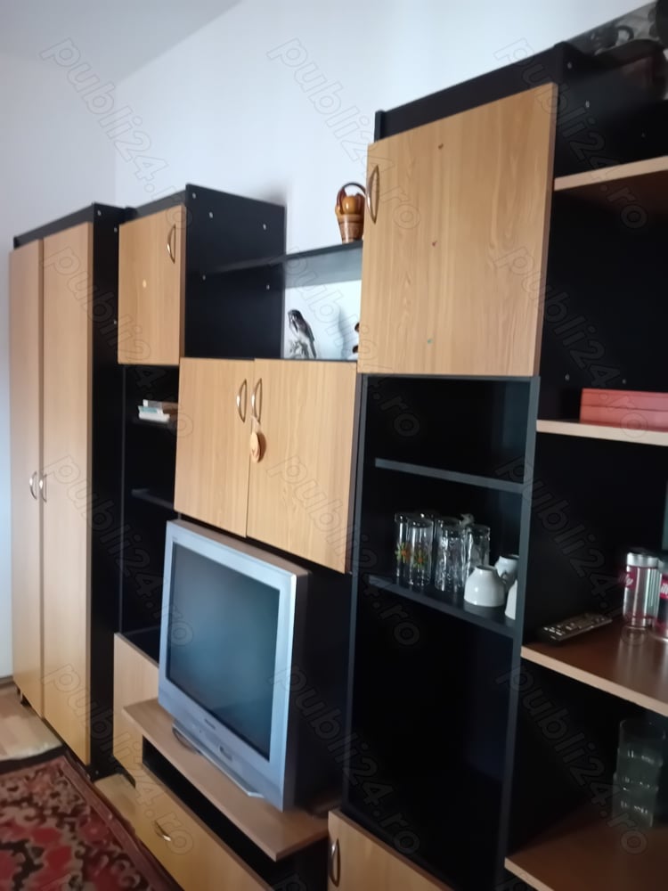 Inchiriez apartament la casă