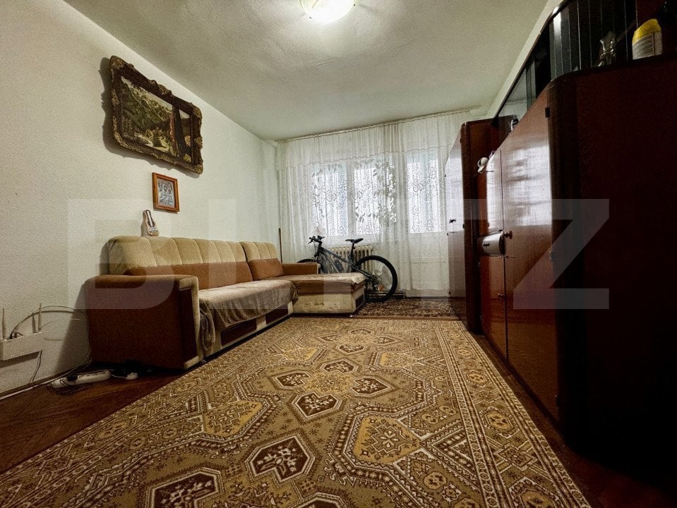 Apartament de vazare, cu 4 camere, 90 mp + balcoane, zona Lama, etaj intermediar