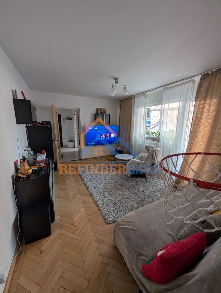 Vanzare apartament 3 camere , zona Titan-Postavarului