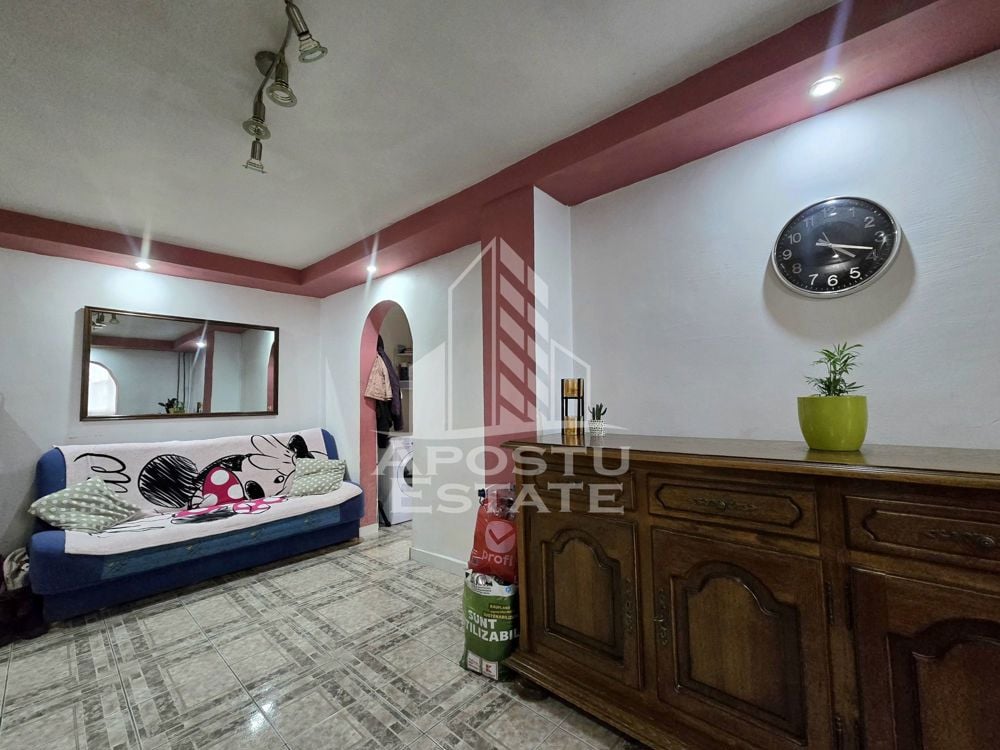 Apartament cu 2 camere, etaj intermediar, zona Aradului