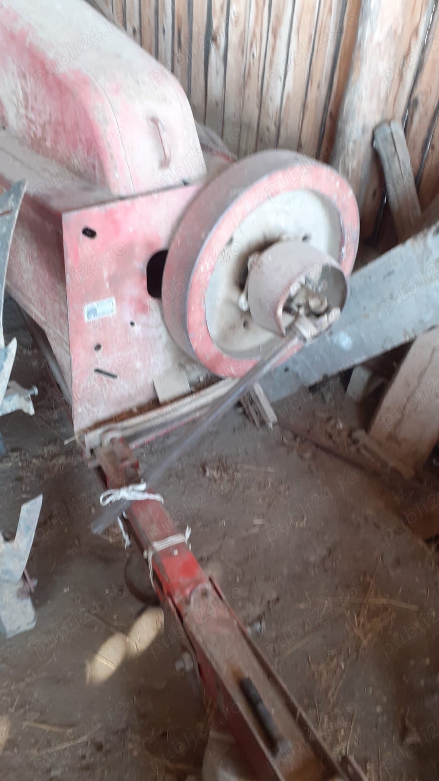 Vând balotiera New Holland