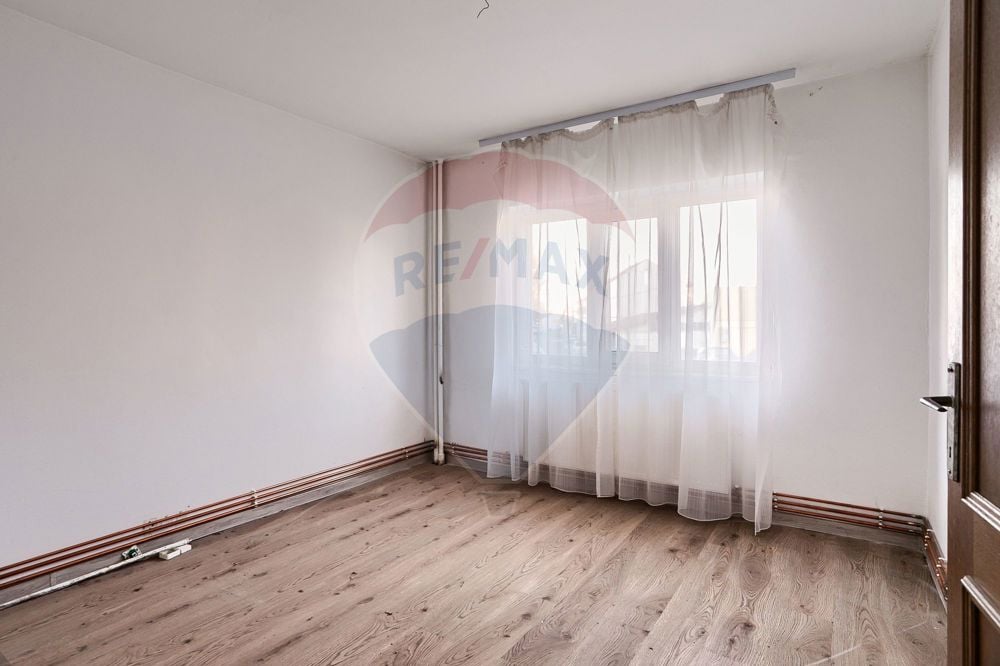 Apartament 3 camere de vânzare parter, pe Calea Aurel Vlaicu