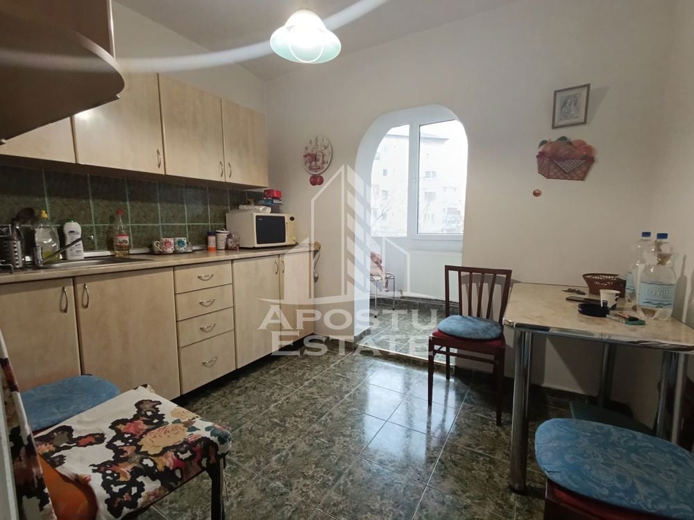 Apartament 3 camere decomandat, centrala proprie, etajul 1, Freidorf.