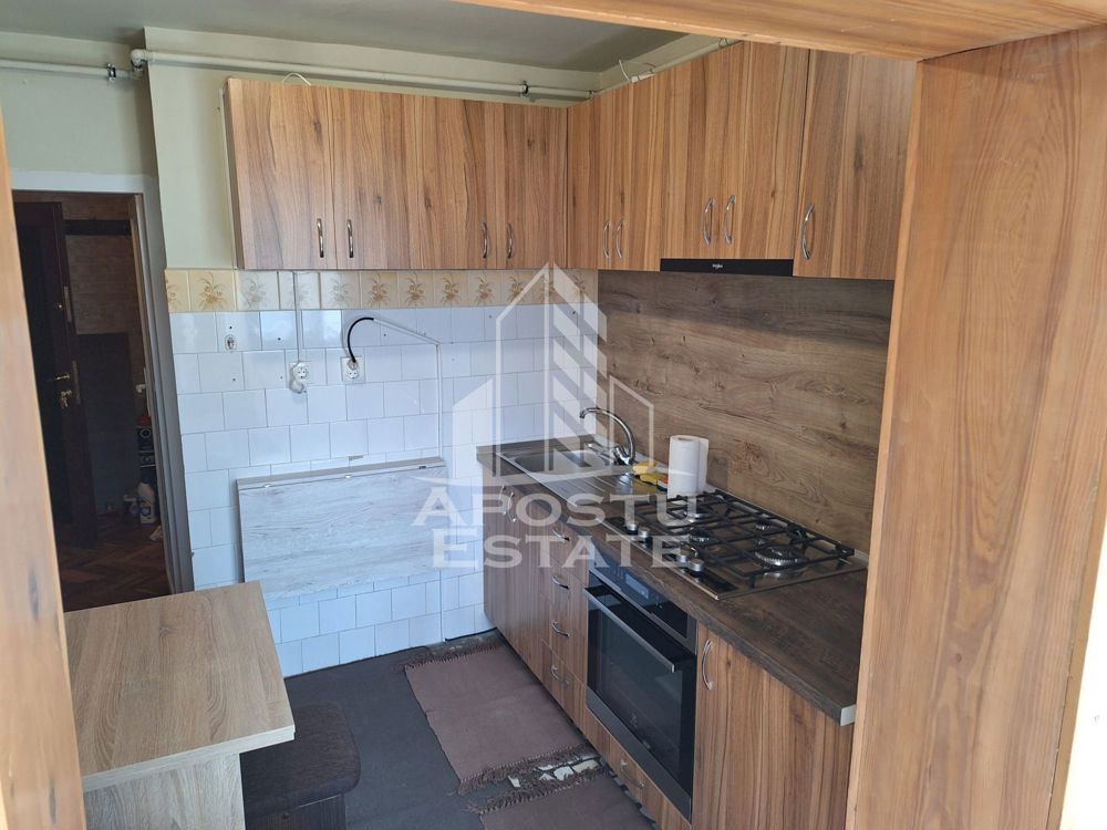 Apartament cu 3 camere, decomandat, zona Girocului